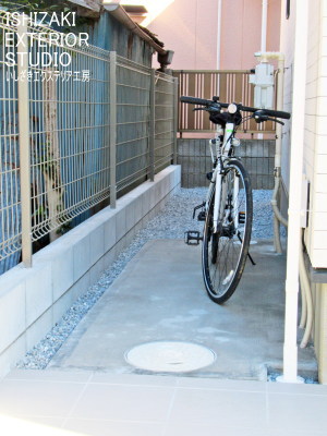 玄関奥の自転車置場