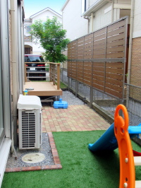 目隠しフェンスと人工芝でお子さんが安全に遊べる庭　松戸市H邸