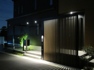 門周りの夜景写真
