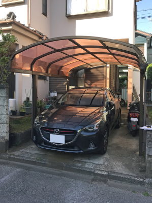 暗い雰囲気だった施工前の車庫